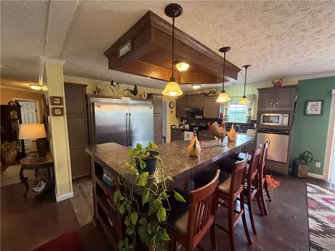 1 Suntop Ln, Holiday Island, AR 72631