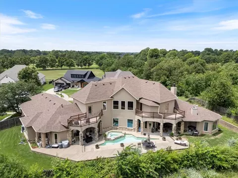 447 Angel Falls Ln, Springdale, AR 72762