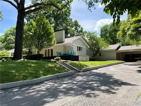 1143 W Lakeridge Dr, Fayetteville, AR 72703