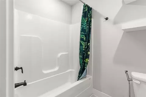 Bath - 811 Ann Pl, Centerton, AR 72719 photo 6 of 6