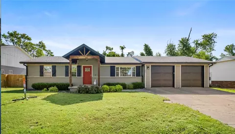 802 NW J St, Bentonville, AR 72712