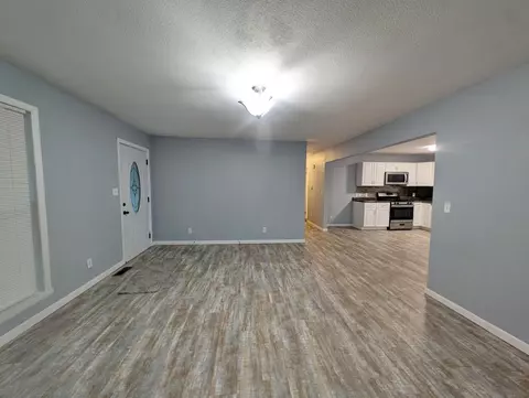 Living - 205 Peach St, Harrison, AR 72601 photo 1 of 5