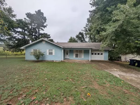 Exterior - 205 Peach St, Harrison, AR 72601 photo 2 of 5