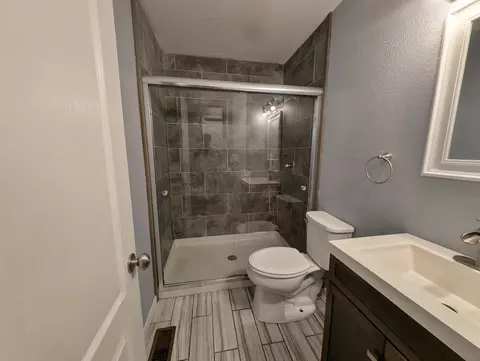 Bath - 205 Peach St, Harrison, AR 72601 photo 2 of 2