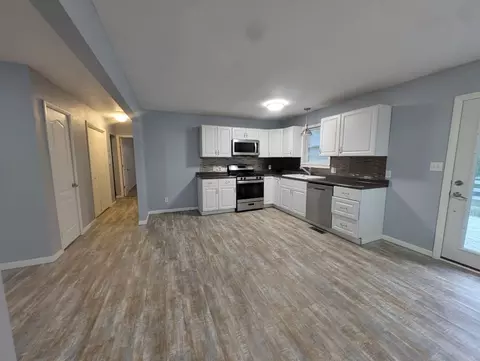 Entry Way - 205 Peach St, Harrison, AR 72601 photo 1 of 1
