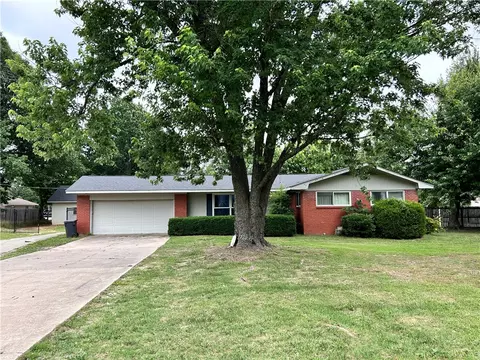 2025 S Dixieland Rd, Rogers, AR 72758