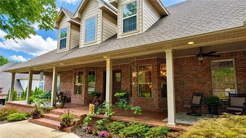 2305 E Whispering Oaks Ln, Fayetteville, AR 72701