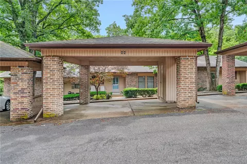 44 Abingdon Ln, Bella Vista, AR 72715