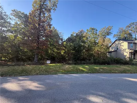 4 Rath Dr, Bella Vista, AR 72715