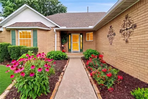 4360 W New Bridge Rd, Fayetteville, AR 72704