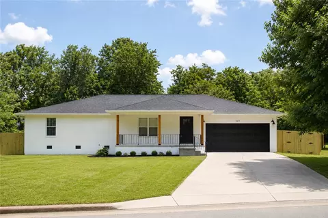 527 W Selle Dr, Fayetteville, AR 72701