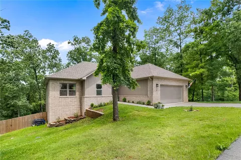 2 Stanhope Ln, Bella Vista, AR 72715