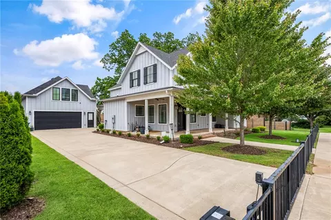 448 SW C St, Bentonville, AR 72712