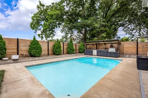 448 SW C St, Bentonville, AR 72712