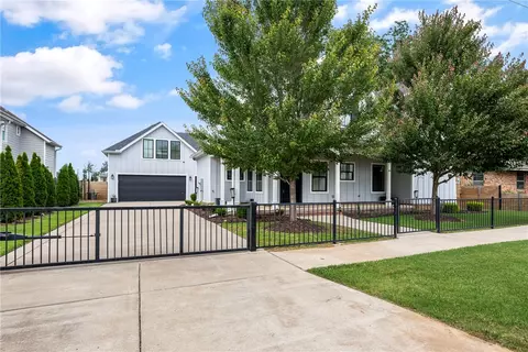 448 SW C St, Bentonville, AR 72712