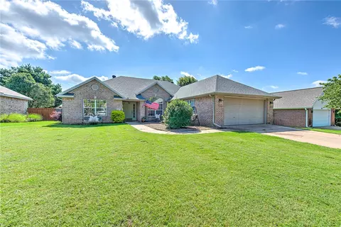215 Shane Dr, Centerton, AR 72719