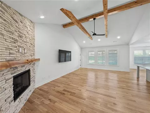 Living - 1111 Red Maple St, Centerton, AR 72719 photo 6 of 6