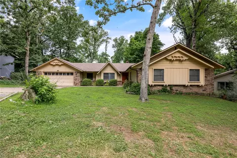 35 Fenchurch Dr, Bella Vista, AR 72715