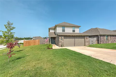 1025 Rachel St, Gentry, AR 72734