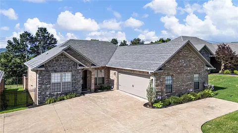 31 Village Ct, Russellville, AR 72802