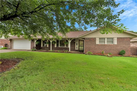 207 Angela St, Springdale, AR 72762