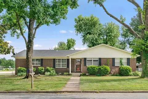 2406 SE 15th St, Bentonville, AR 72712