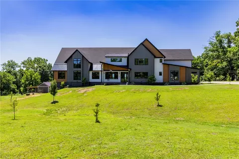 10901 Old Fashion Dr, Bentonville, AR 72713