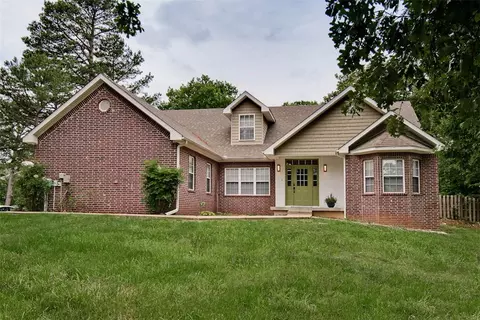 2 Brighstone Ln, Bella Vista, AR 72715