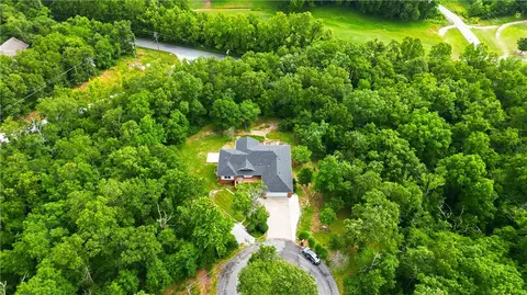 11 Mcmanigal Ln, Bella Vista, AR 72715