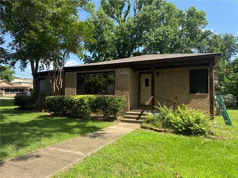 3002 2nd, Russellville, AR 72801