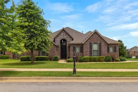 5811 Knotty Pine Rd, Bentonville, AR 72713