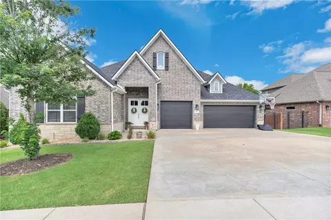 107 NW Highland Rd, Bentonville, AR 72712