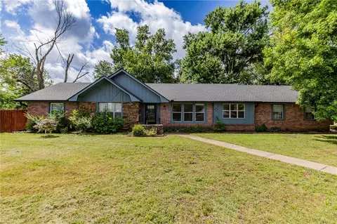 2802 W Turtle Creek Cir, Rogers, AR 72756