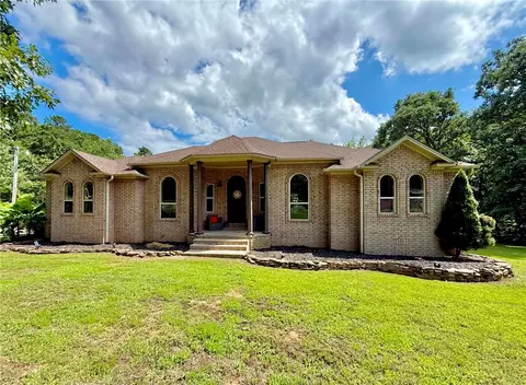 233 Seminole Trl, Russellville, AR 72802