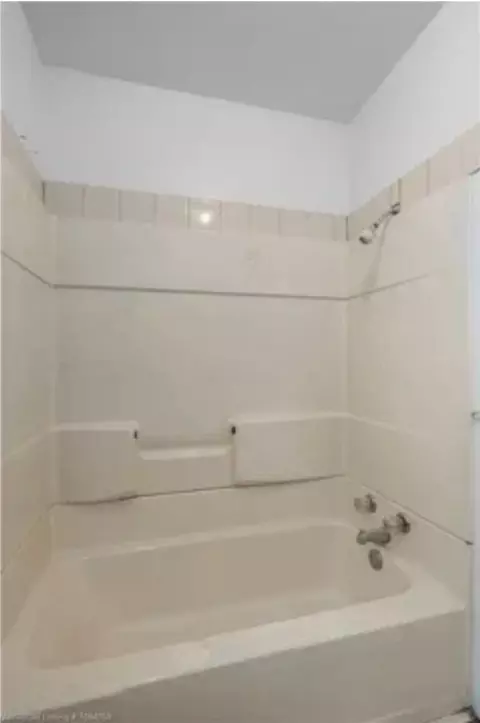 Bath - 3518 Macarthur Dr, Fort Smith, AR 72904 photo 1 of 2