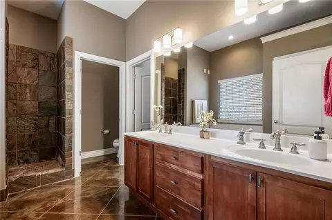 Bath - 7160 Hazel Ct, Springdale, AR 72762 photo 1 of 2