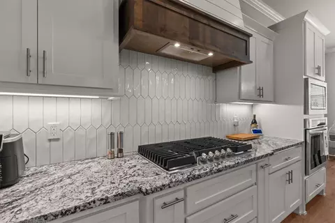 Kitchen - 260 Ambry Loop, Centerton, AR 72719 photo 3 of 5