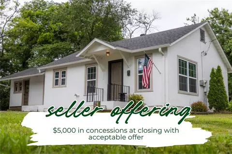 810 W Elgin St, Siloam Springs, AR 72761