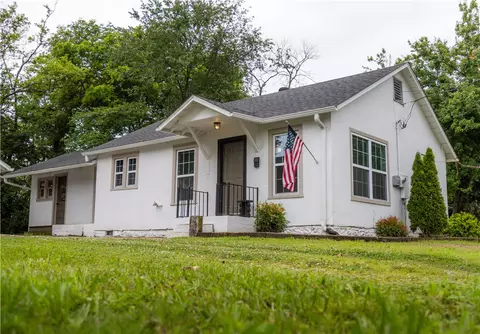 810 W Elgin St, Siloam Springs, AR 72761
