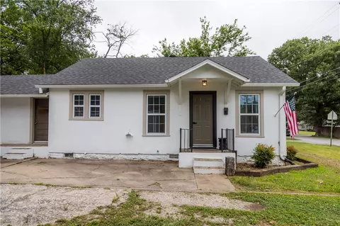 810 W Elgin St, Siloam Springs, AR 72761