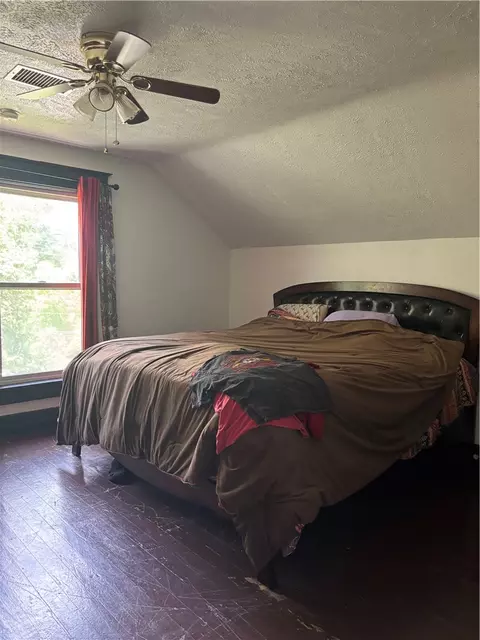 Bedroom - 701 S Cherry St, Harrison, AR 72601 photo 3 of 5
