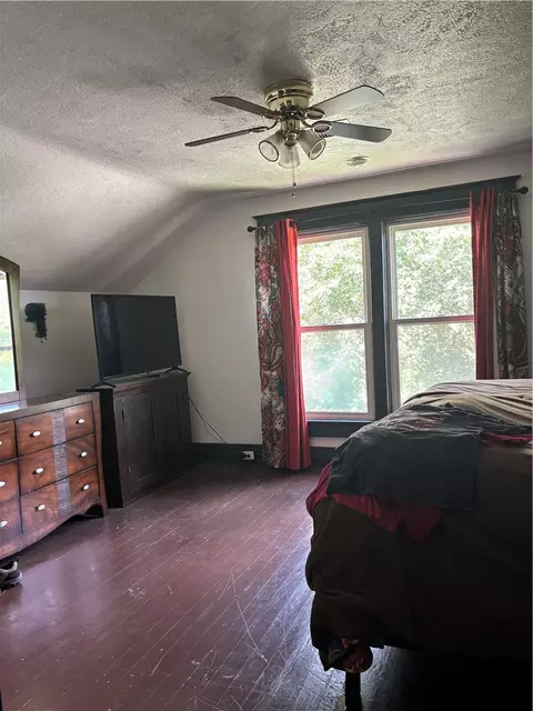Bedroom - 701 S Cherry St, Harrison, AR 72601 photo 4 of 5