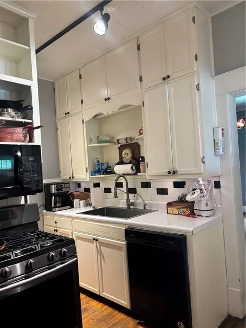 Kitchen - 701 S Cherry St, Harrison, AR 72601 photo 3 of 4