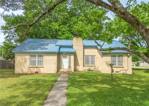 101 Roosevelt Cir, Morrilton, AR 72110