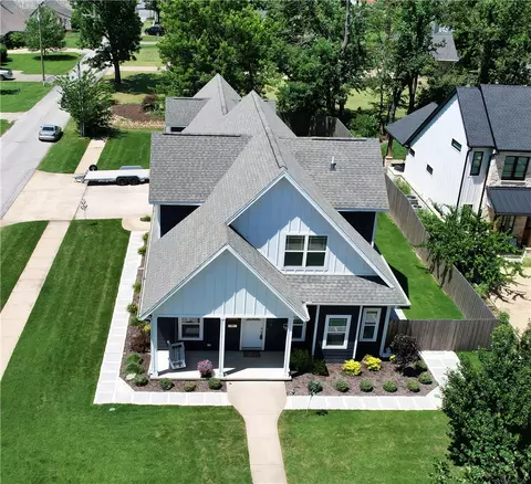 616 NW 2nd St, Bentonville, AR 72712