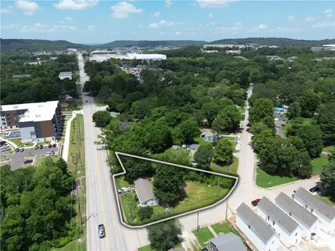 602 W 15th St, Fayetteville, AR 72701