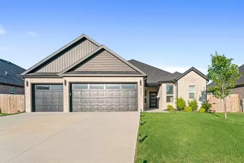 731 Dillon St, Bentonville, AR 72713