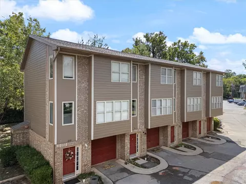 1844 N Scull Creek Dr, Fayetteville, AR 72703