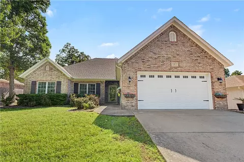 15 Thackery Ln, Bella Vista, AR 72714