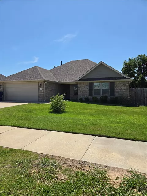 2400 N Kathryn Ln, Siloam Springs, AR 72761